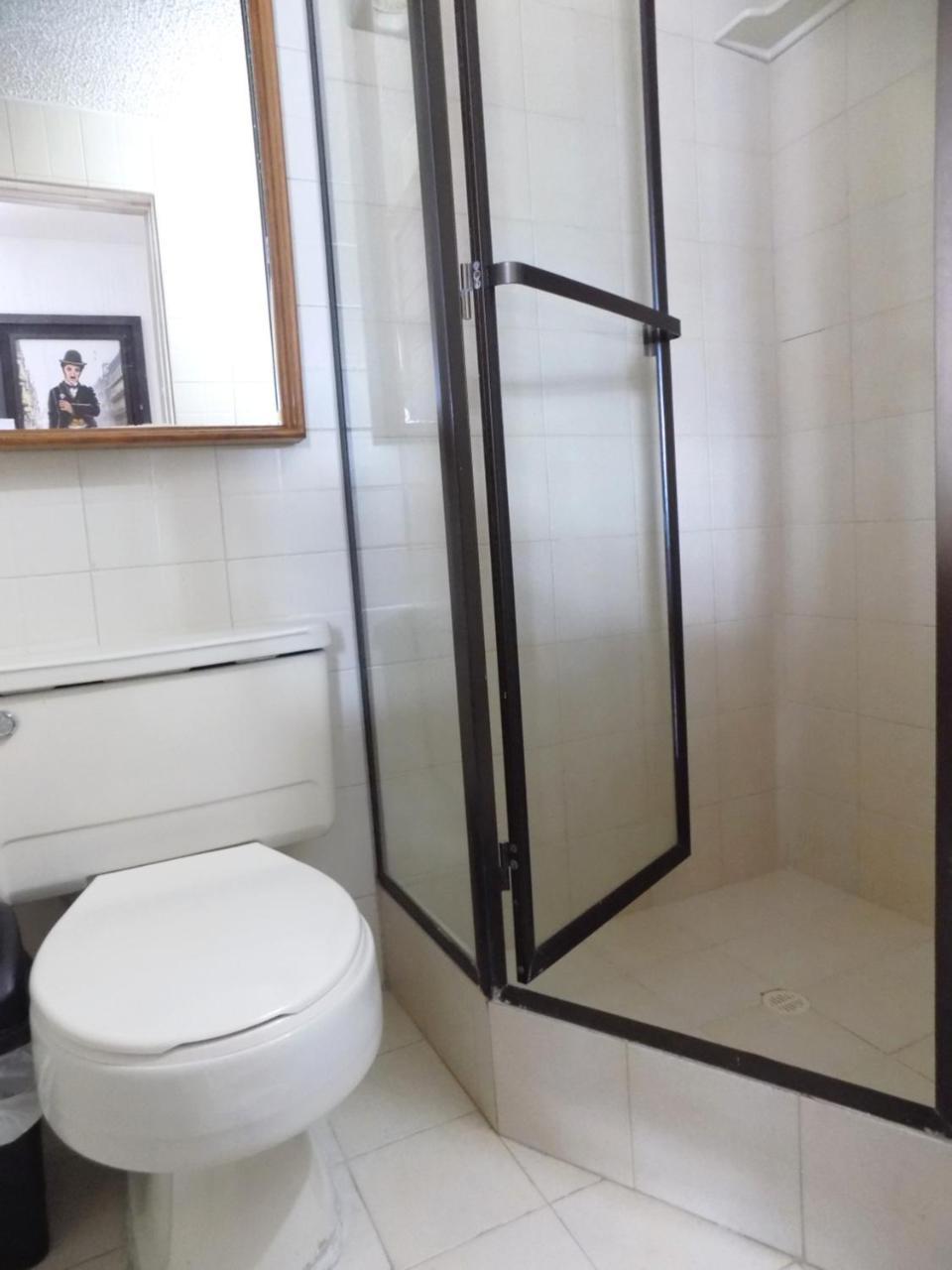 בוגוטה Room And Private Bathroom At Chapinero Alto מראה חיצוני תמונה